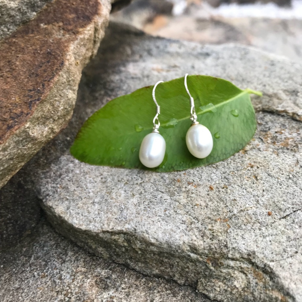 Tear drop pearl  earrings